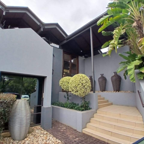 6 Bedroom House in Lynwood